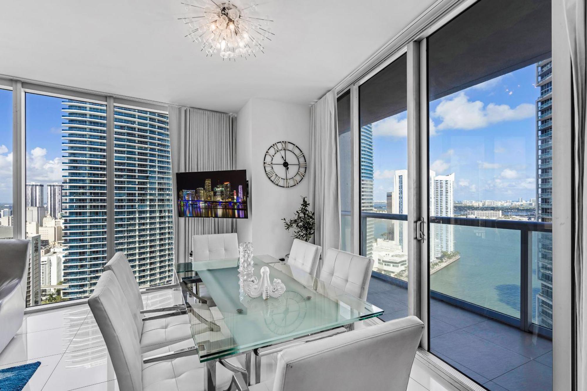 Luxurious Condo At Icon With Views Miami Dış mekan fotoğraf