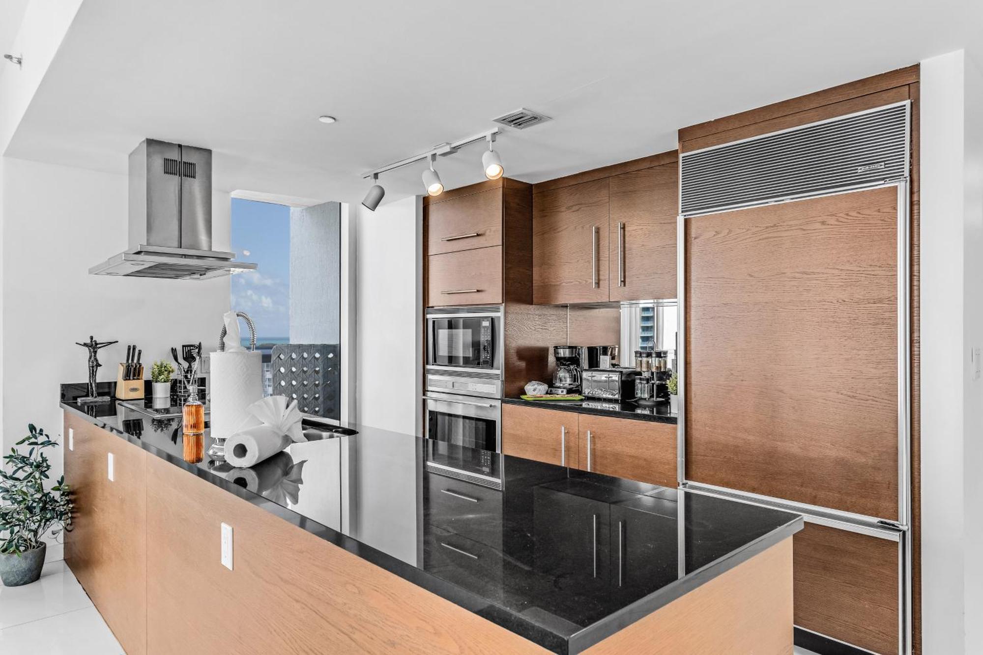 Luxurious Condo At Icon With Views Miami Dış mekan fotoğraf