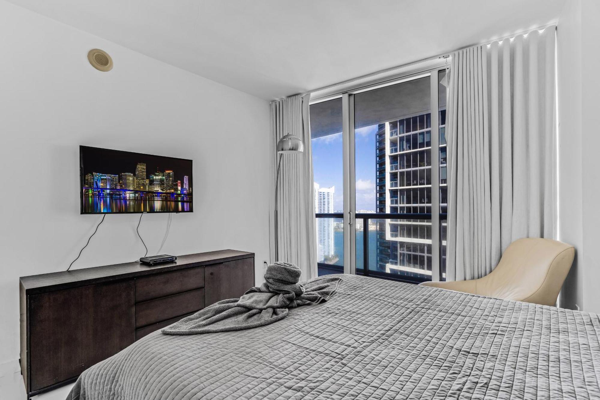 Luxurious Condo At Icon With Views Miami Dış mekan fotoğraf