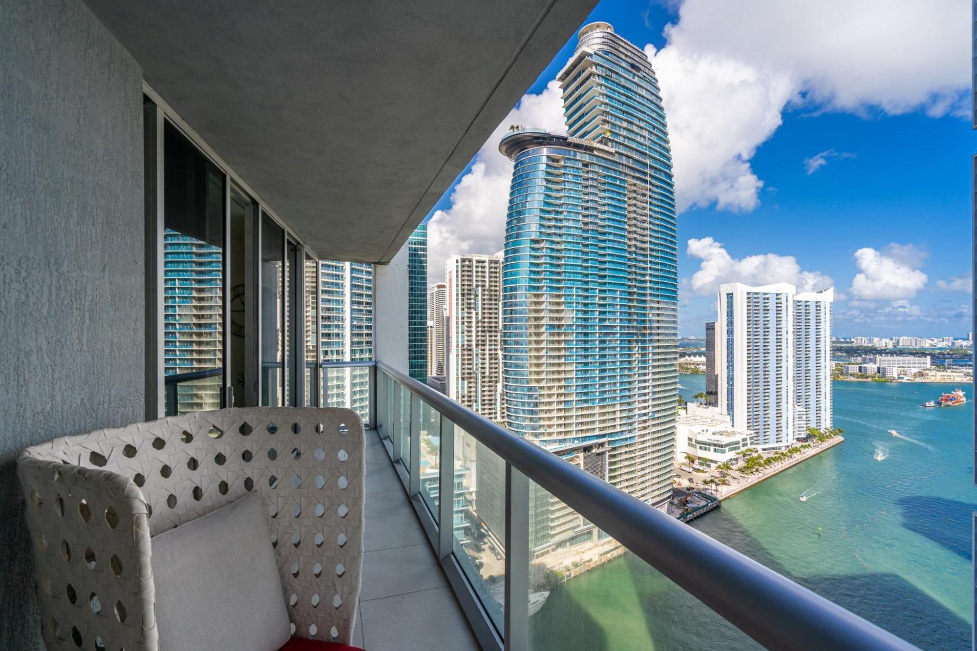 Luxurious Condo At Icon With Views Miami Dış mekan fotoğraf