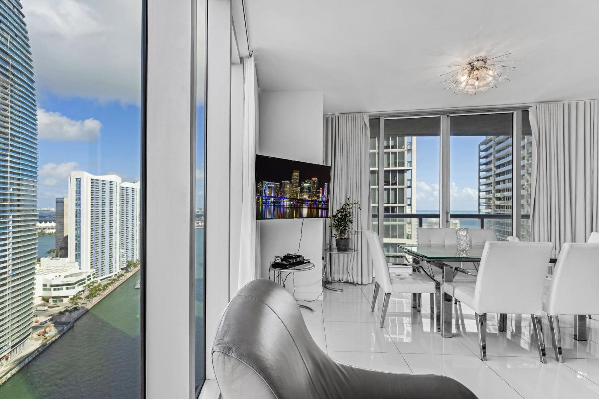 Luxurious Condo At Icon With Views Miami Dış mekan fotoğraf