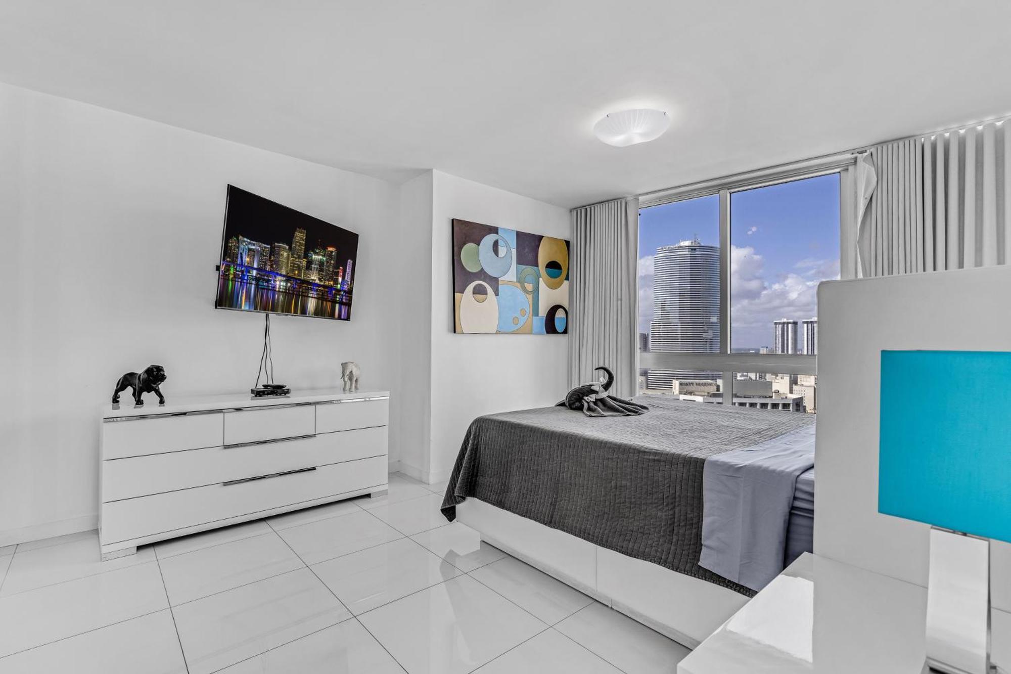 Luxurious Condo At Icon With Views Miami Dış mekan fotoğraf