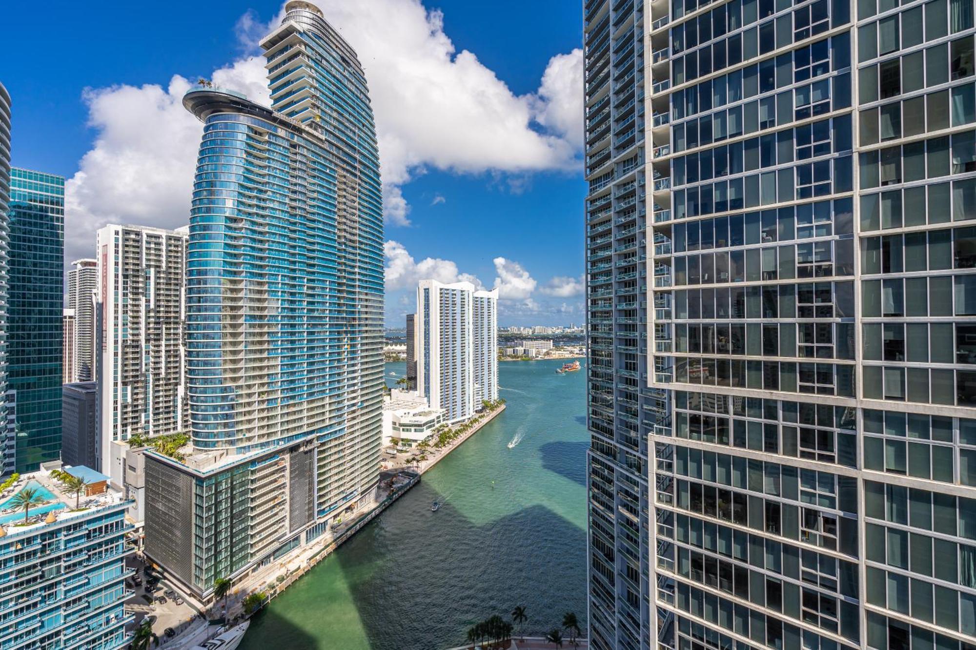 Luxurious Condo At Icon With Views Miami Dış mekan fotoğraf