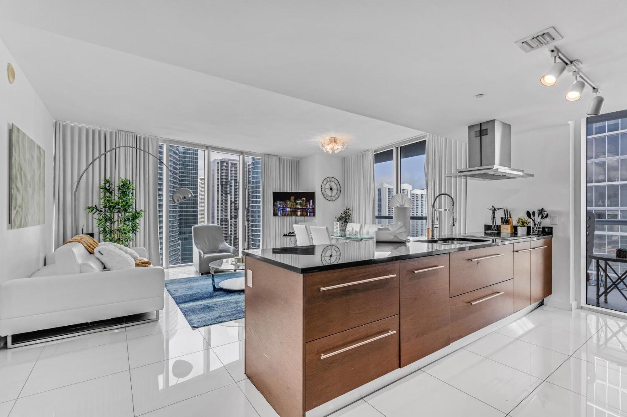 Luxurious Condo At Icon With Views Miami Dış mekan fotoğraf