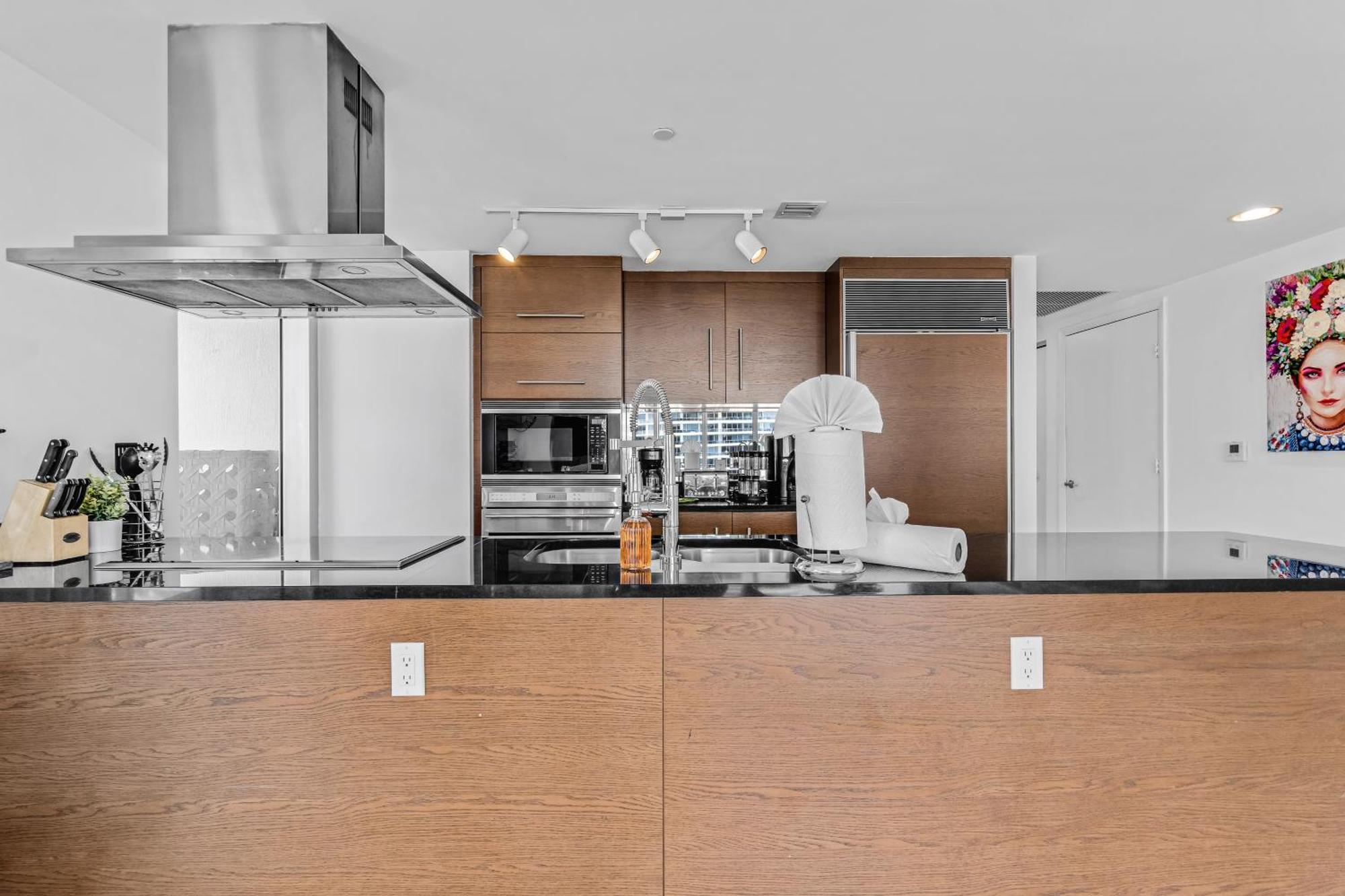 Luxurious Condo At Icon With Views Miami Dış mekan fotoğraf