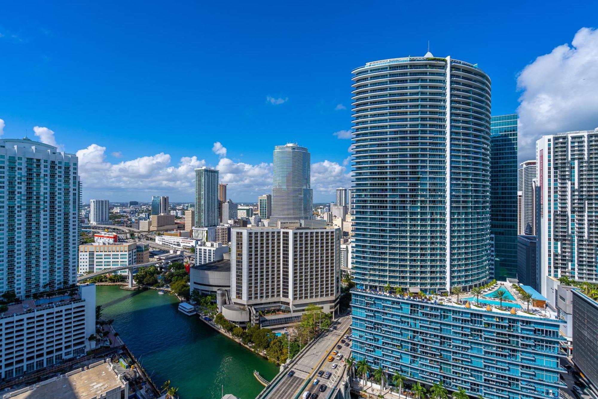 Luxurious Condo At Icon With Views Miami Dış mekan fotoğraf