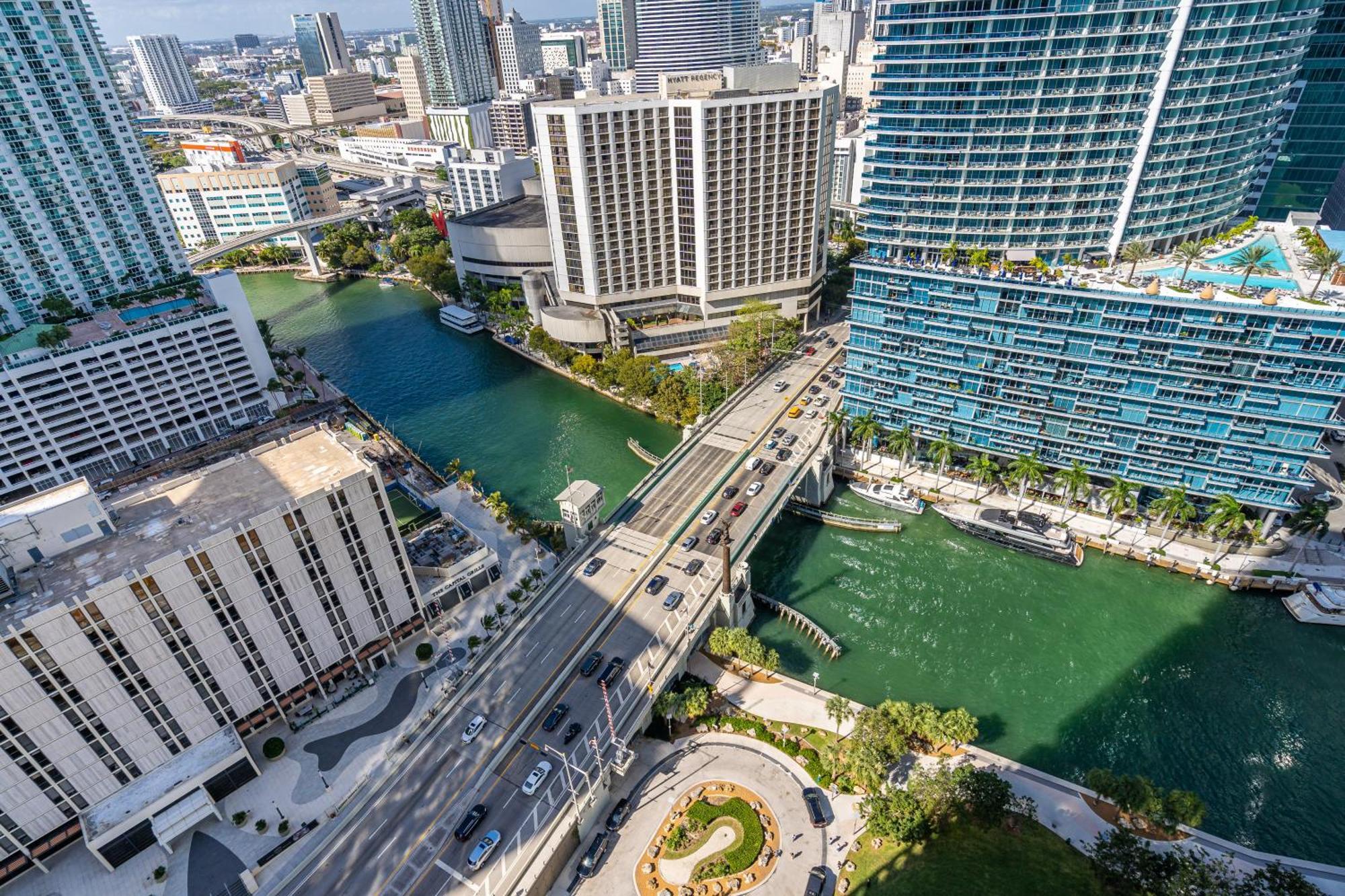 Luxurious Condo At Icon With Views Miami Dış mekan fotoğraf